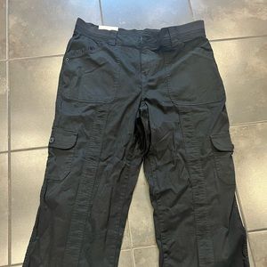 Womens cargo Capri  NWT  Sz 10